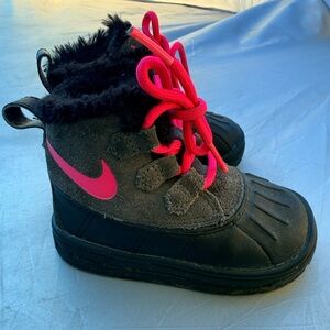 Nike Black and Pink Toddler Snow Boots 5c